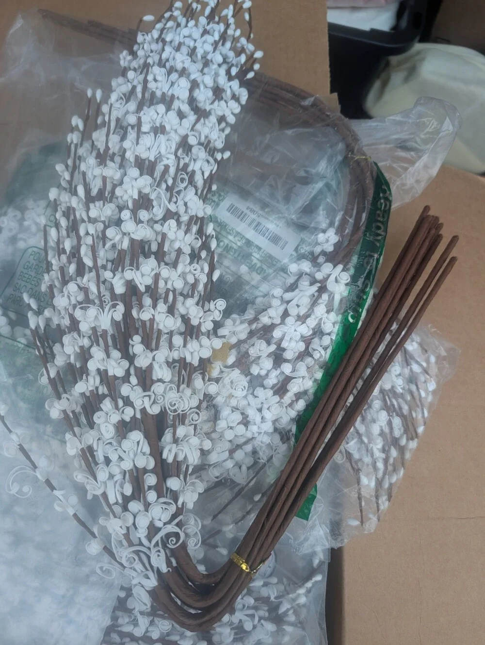 Artificial White Pip Berry Stems 12